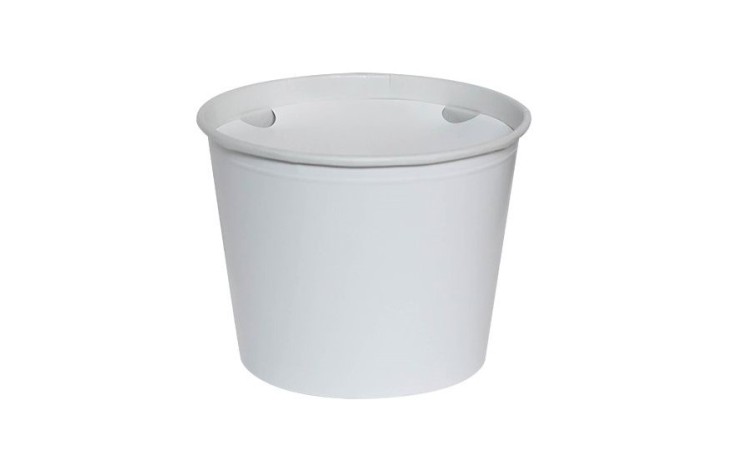 White bucket with lid for chicken wings